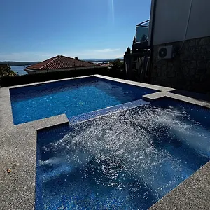 Apartmán Blazevic, Heated Pool&jacuzzi, Dramalj